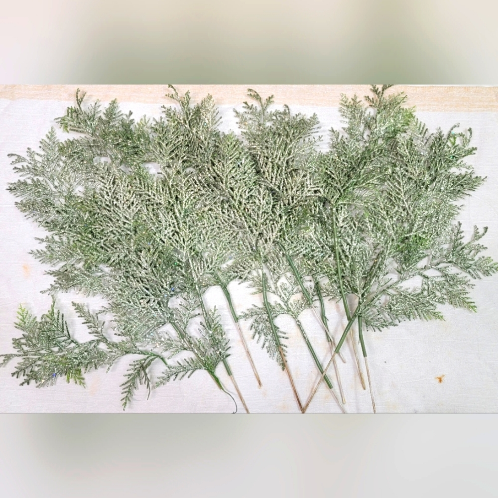 Beautiful glitter ornaments. 25 branches.